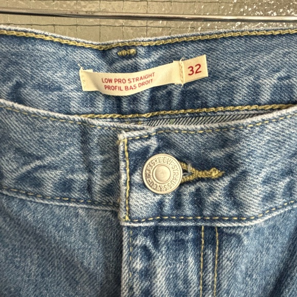 Levi’s - Picture 2 of 3